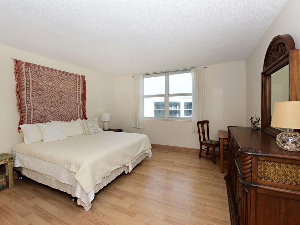 Image 13 of property listing at 3450 S Ocean Boulevard 602, Palm Beach, FL 33480