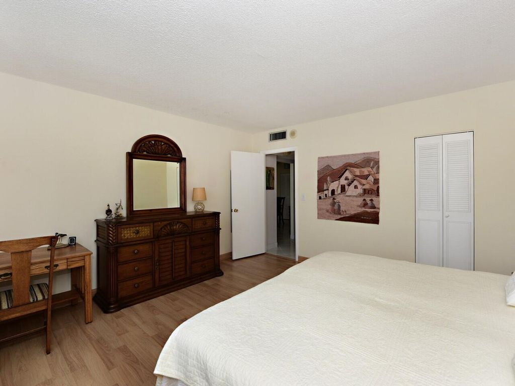 Image 14 of property listing at 3450 S Ocean Boulevard 602, Palm Beach, FL 33480