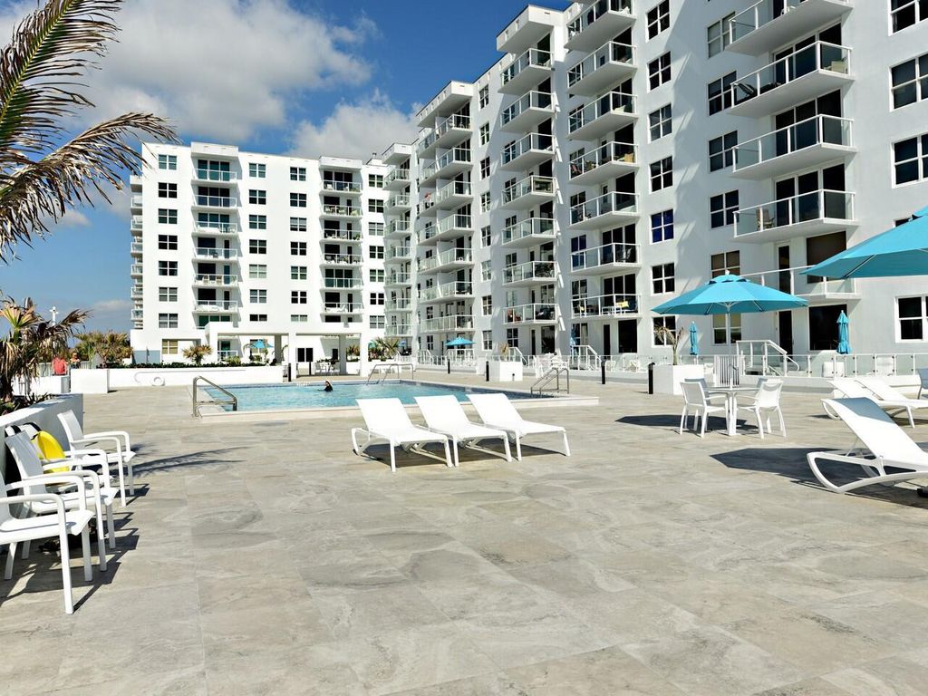 Image 19 of property listing at 3450 S Ocean Boulevard 602, Palm Beach, FL 33480