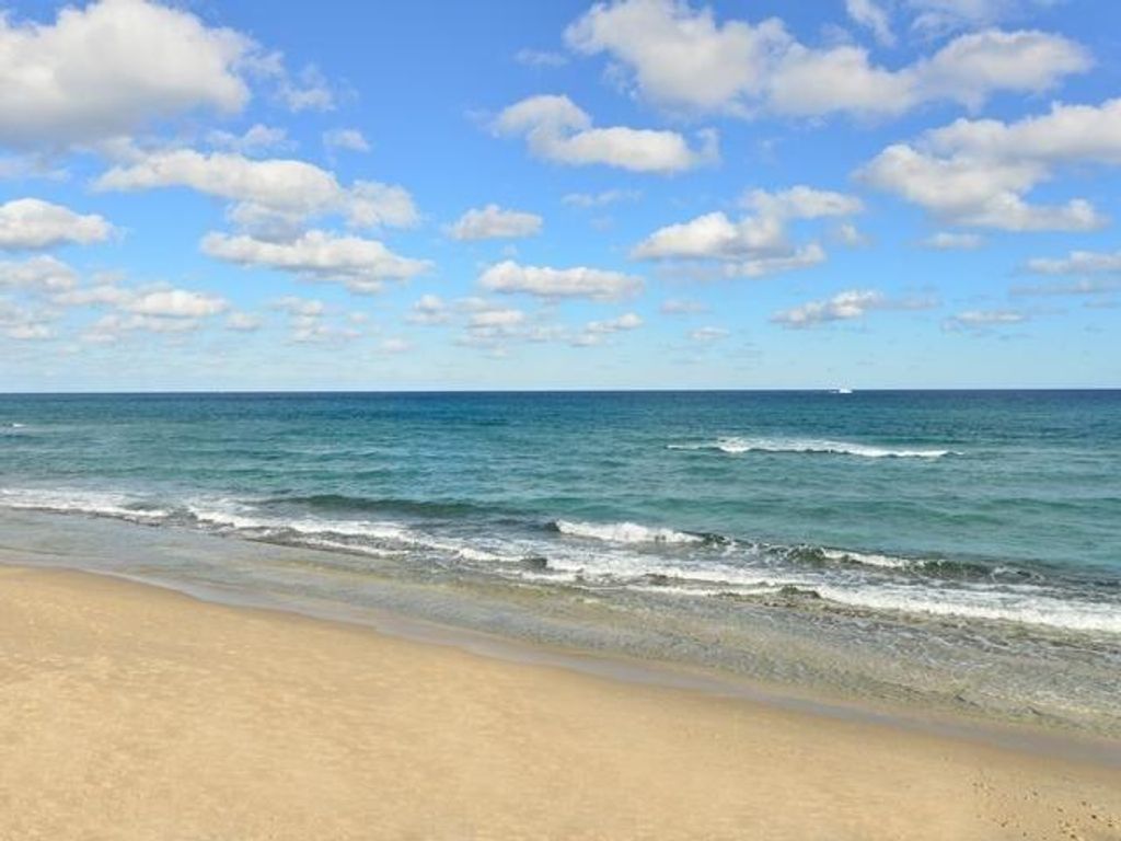 Image 25 of property listing at 3450 S Ocean Boulevard 602, Palm Beach, FL 33480