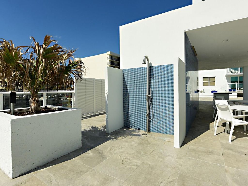 Image 28 of property listing at 3450 S Ocean Boulevard 602, Palm Beach, FL 33480