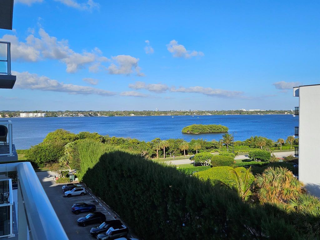 Image 6 of property listing at 3450 S Ocean Boulevard 602, Palm Beach, FL 33480