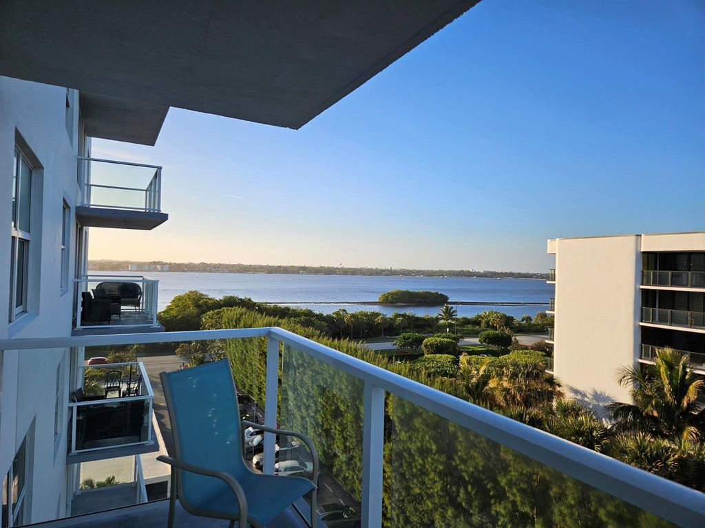 Image 7 of property listing at 3450 S Ocean Boulevard 602, Palm Beach, FL 33480