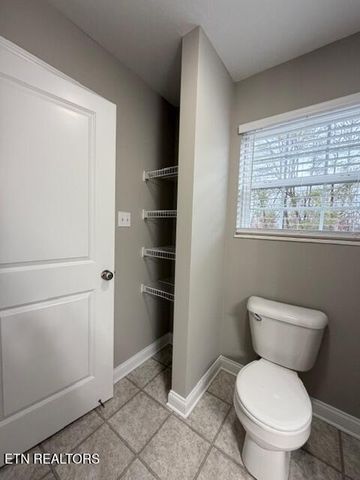 945 Norwood Village Lane, Maryville, TN 37801