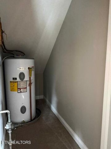 945 Norwood Village Lane, Maryville, TN 37801