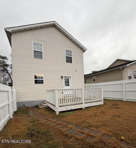 945 Norwood Village Lane, Maryville, TN 37801