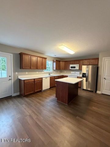 945 Norwood Village Lane, Maryville, TN 37801