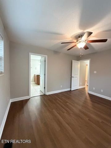 945 Norwood Village Lane, Maryville, TN 37801