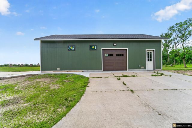 28407 W Maple Road, Waterloo, NE 68069