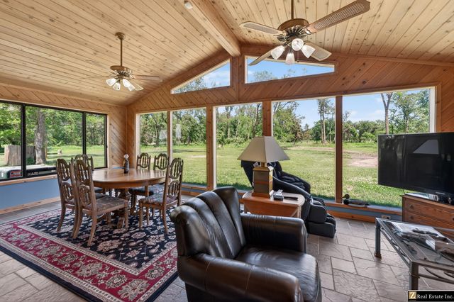 28407 W Maple Road, Waterloo, NE 68069