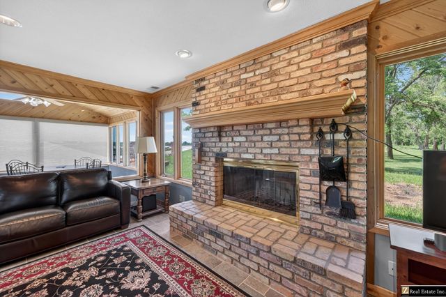 28407 W Maple Road, Waterloo, NE 68069