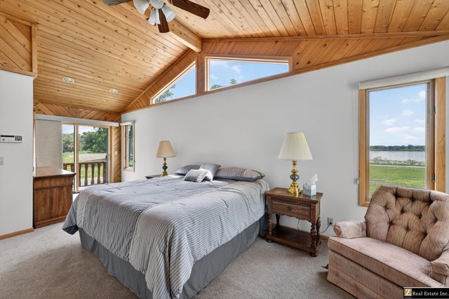 28407 W Maple Road, Waterloo, NE 68069