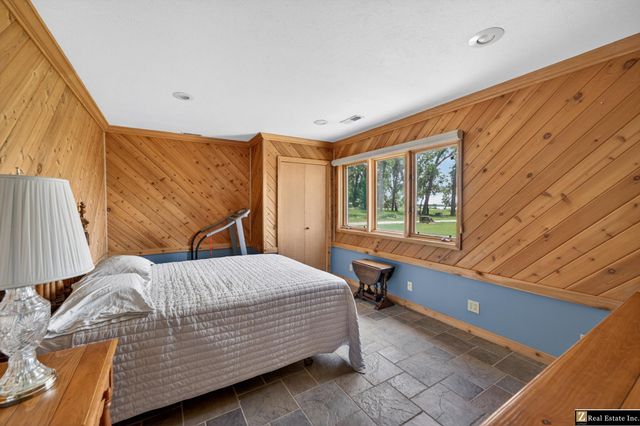 28407 W Maple Road, Waterloo, NE 68069