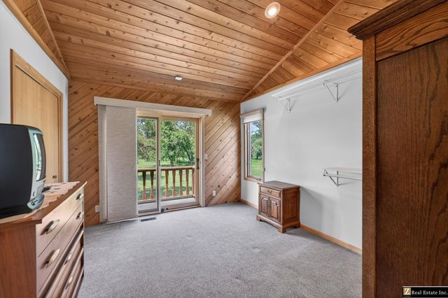 28407 W Maple Road, Waterloo, NE 68069