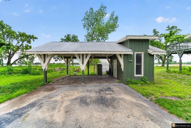 28407 W Maple Road, Waterloo, NE 68069