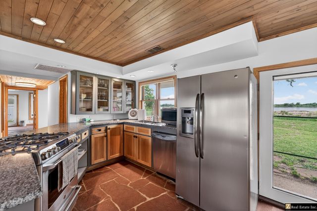 28407 W Maple Road, Waterloo, NE 68069