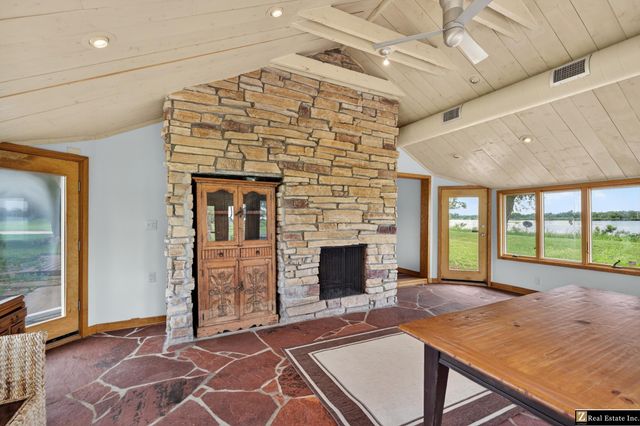 28407 W Maple Road, Waterloo, NE 68069