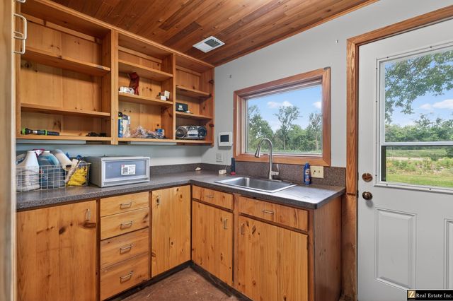28407 W Maple Road, Waterloo, NE 68069