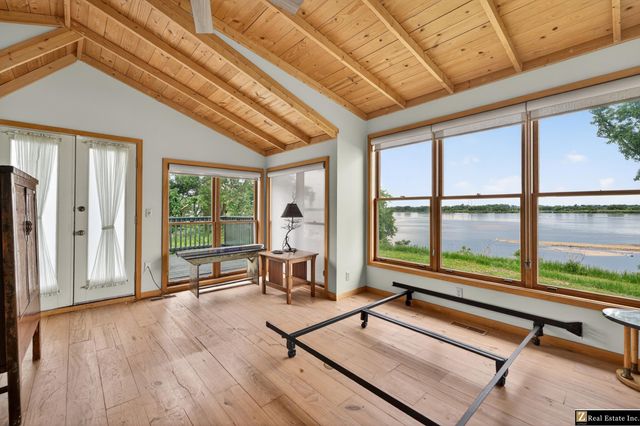 28407 W Maple Road, Waterloo, NE 68069