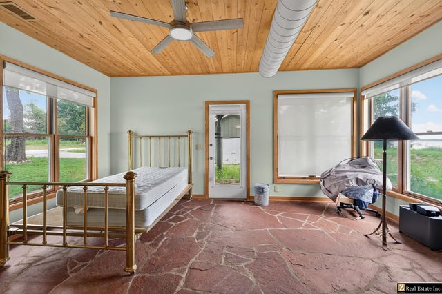 28407 W Maple Road, Waterloo, NE 68069