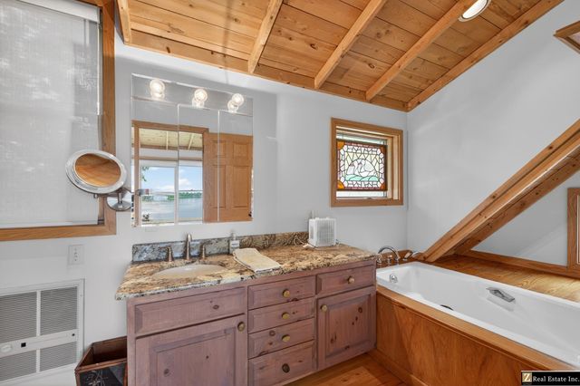 28407 W Maple Road, Waterloo, NE 68069