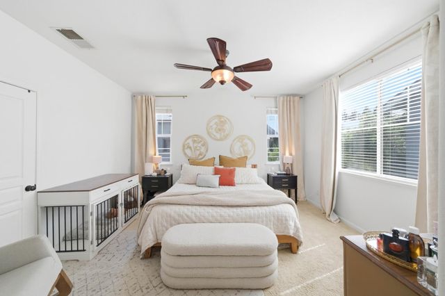 390 Soaring Hawk Ln, Sacramento, CA 95833