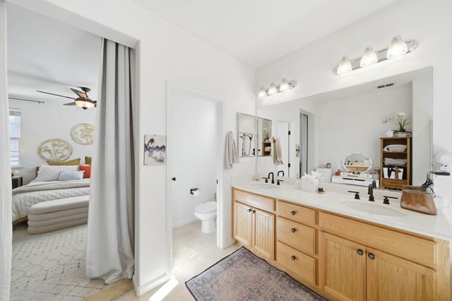 390 Soaring Hawk Ln, Sacramento, CA 95833