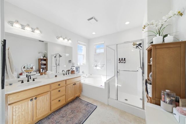 390 Soaring Hawk Ln, Sacramento, CA 95833
