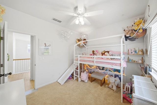 390 Soaring Hawk Ln, Sacramento, CA 95833