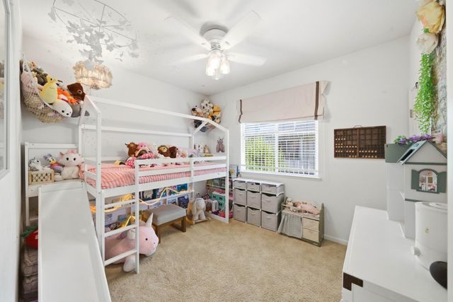 390 Soaring Hawk Ln, Sacramento, CA 95833