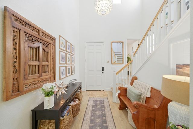390 Soaring Hawk Ln, Sacramento, CA 95833