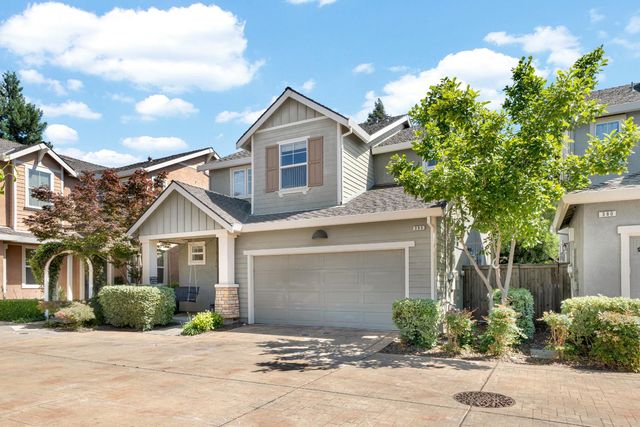 390 Soaring Hawk Ln, Sacramento, CA 95833