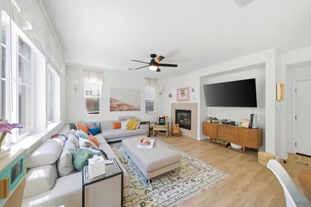 390 Soaring Hawk Ln, Sacramento, CA 95833