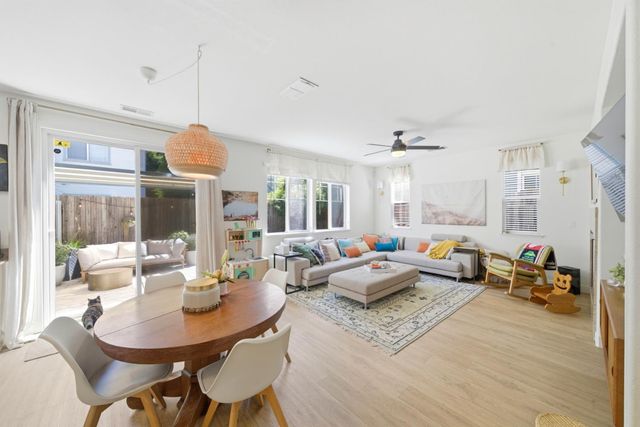 390 Soaring Hawk Ln, Sacramento, CA 95833