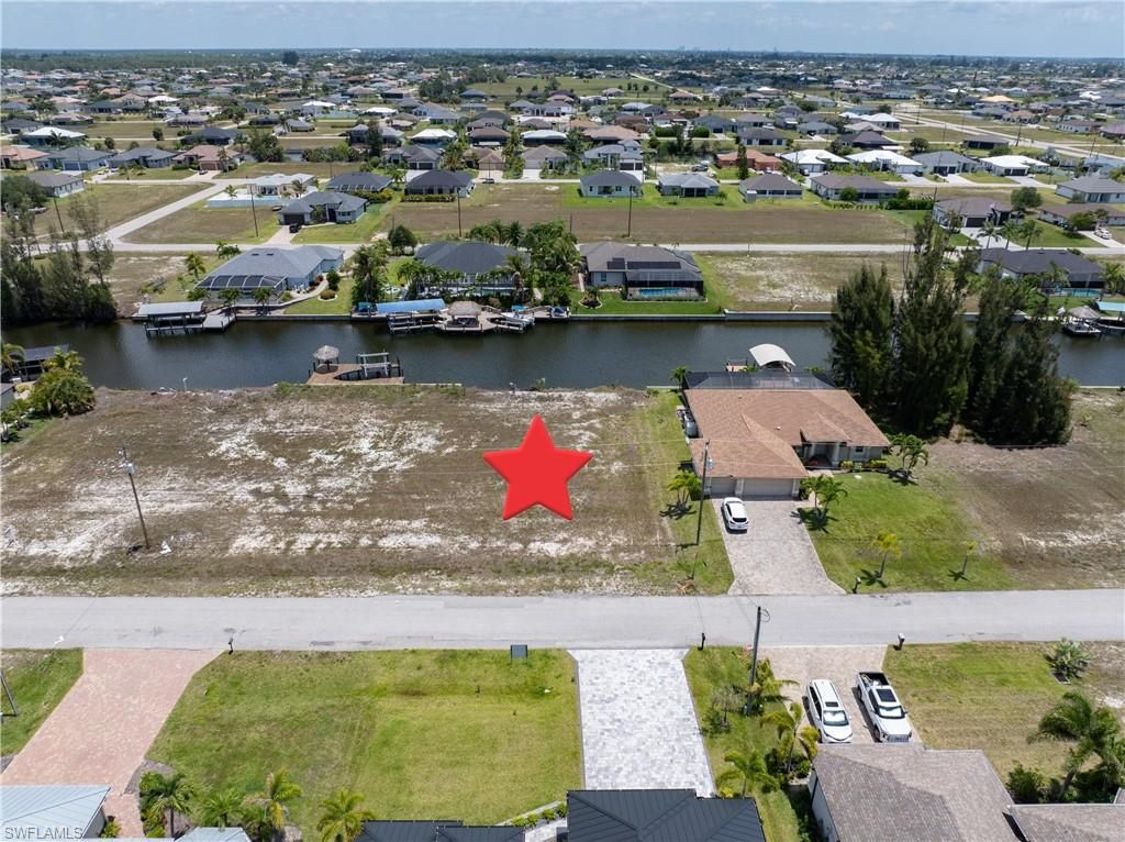 Image 7 of property listing at 1637 NW 39th AVE, Cape Coral, FL 33993