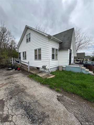 766 E Austin Avenue, Flint, MI 48505