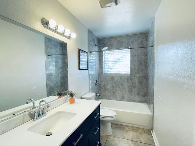 1701 Warren Lane, Fort Worth, TX 76112