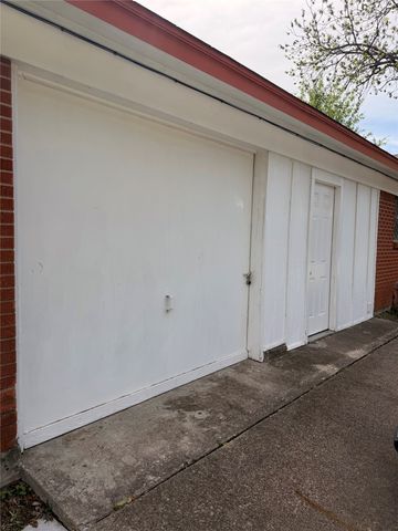 1701 Warren Lane, Fort Worth, TX 76112