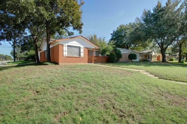 1701 Warren Lane, Fort Worth, TX 76112