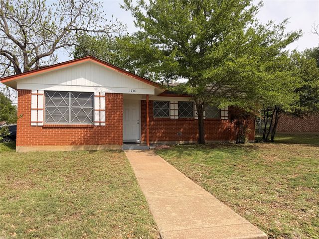 1701 Warren Lane, Fort Worth, TX 76112