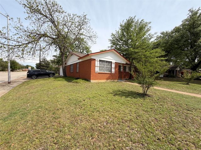 1701 Warren Lane, Fort Worth, TX 76112