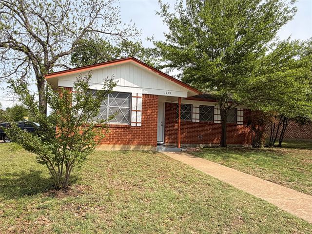 1701 Warren Lane, Fort Worth, TX 76112