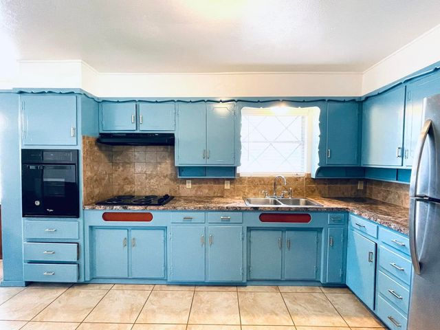 1701 Warren Lane, Fort Worth, TX 76112