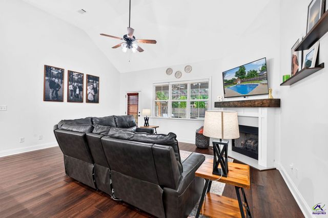 103 Rawlins Point, Perry, GA 31069
