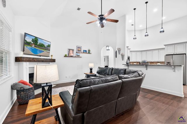 103 Rawlins Point, Perry, GA 31069