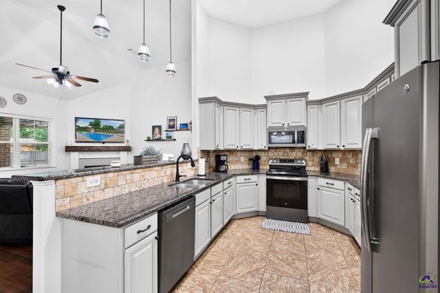 103 Rawlins Point, Perry, GA 31069