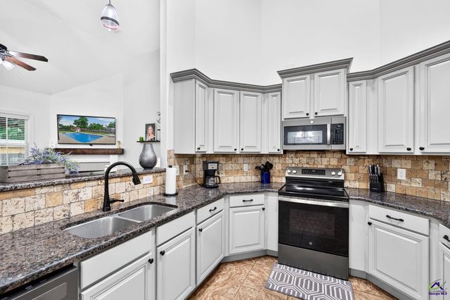 103 Rawlins Point, Perry, GA 31069