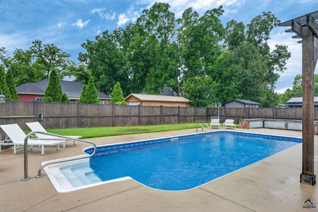 103 Rawlins Point, Perry, GA 31069