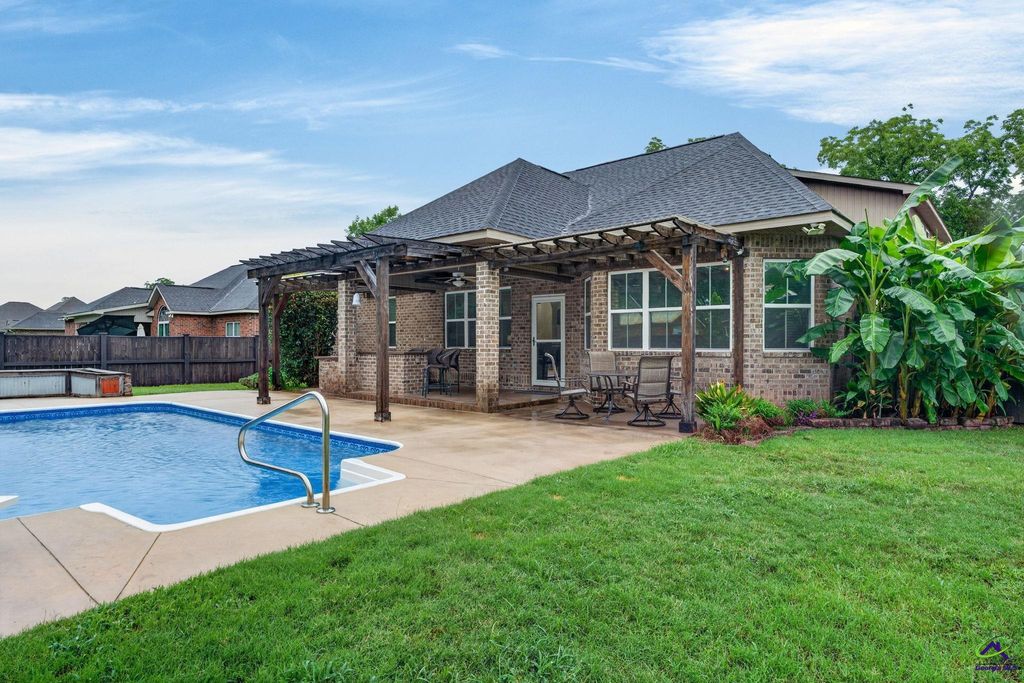 103 Rawlins Point, Perry, GA 31069