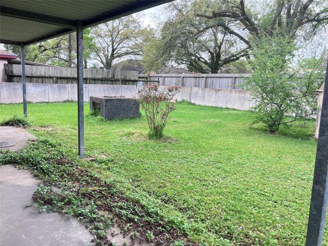 1313 N Noble Road, Texas City, TX 77591